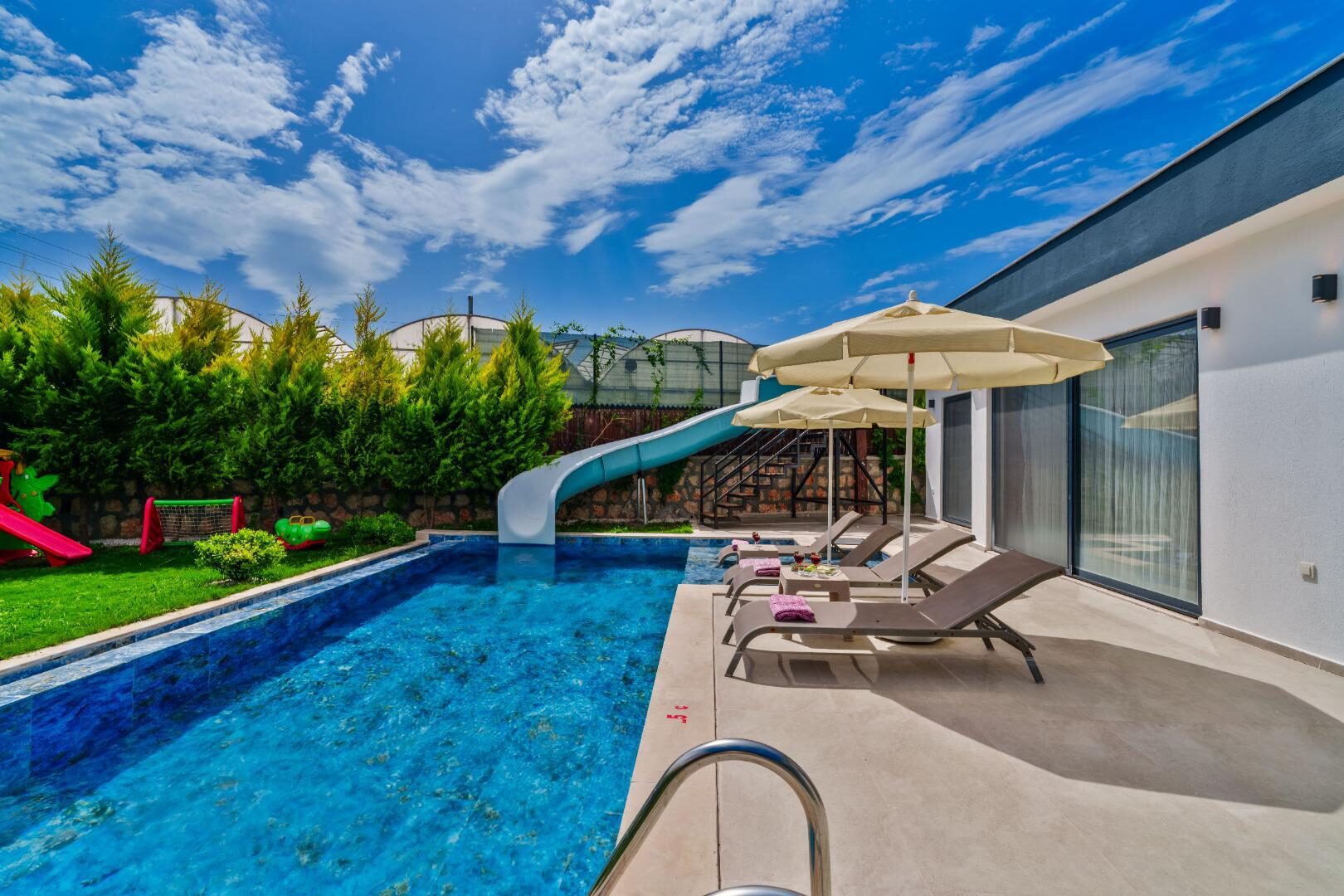 Villa Elena 1 — 4