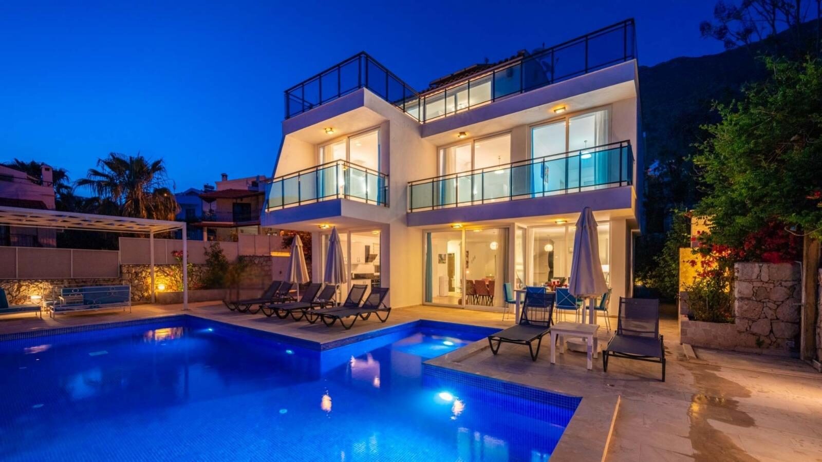 Villa Trios — 2