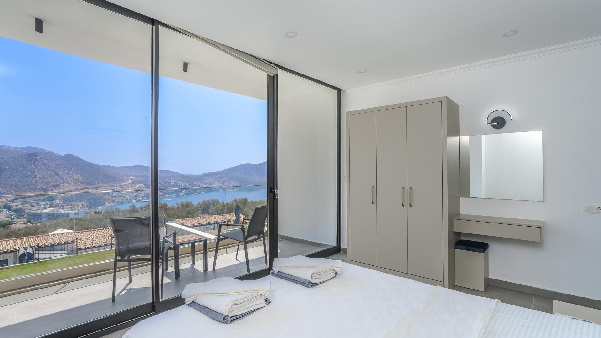 Villa Lion — 100