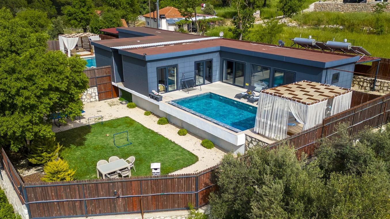 Villa Loçka — 2
