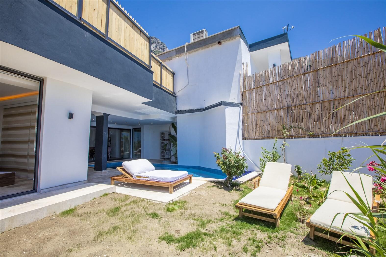 Villa Roze — 6