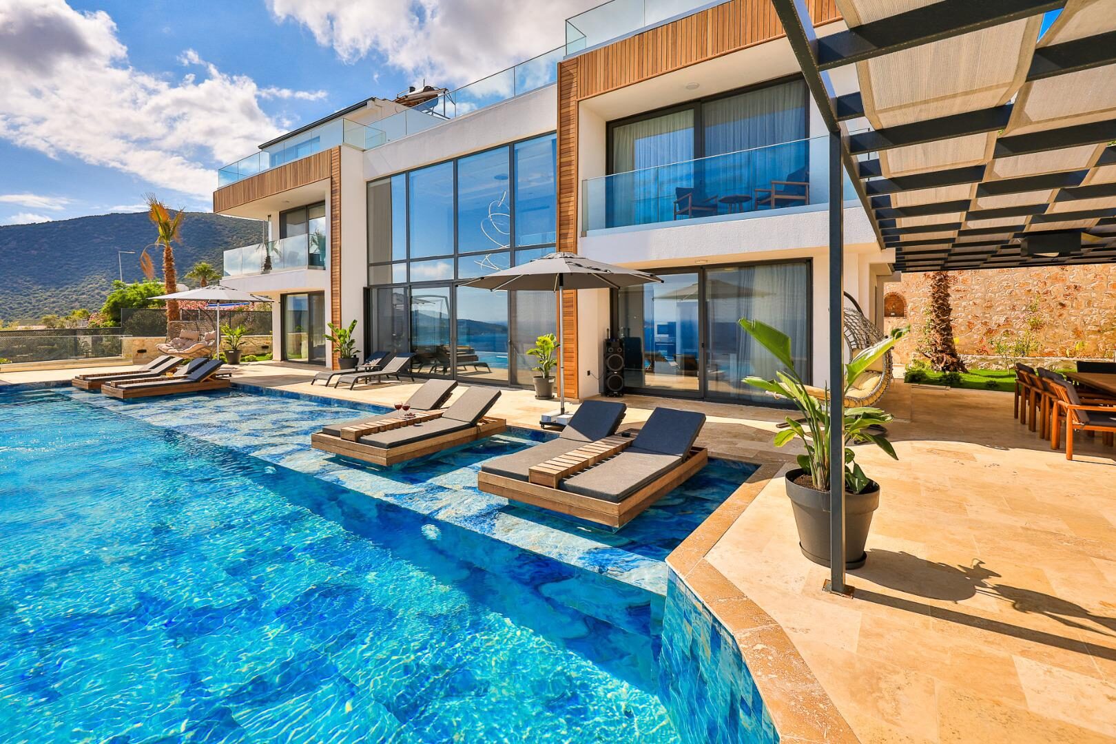 Villa Royal Life — 24