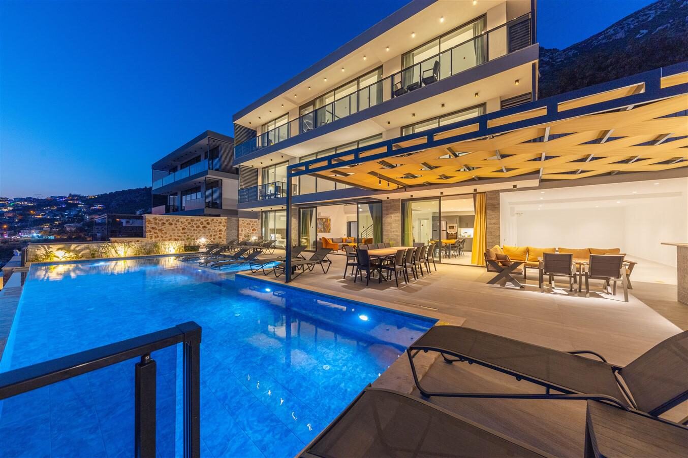 Villa Royal Falcon — 84