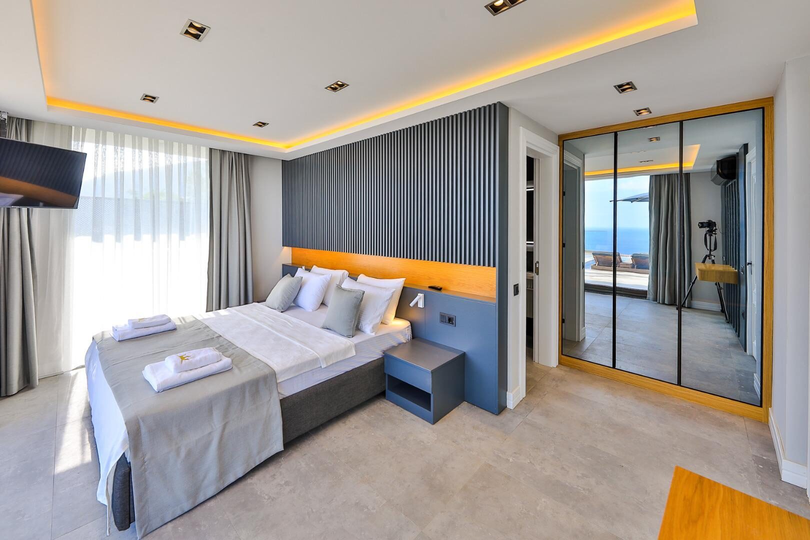 Villa Royal Life — 72