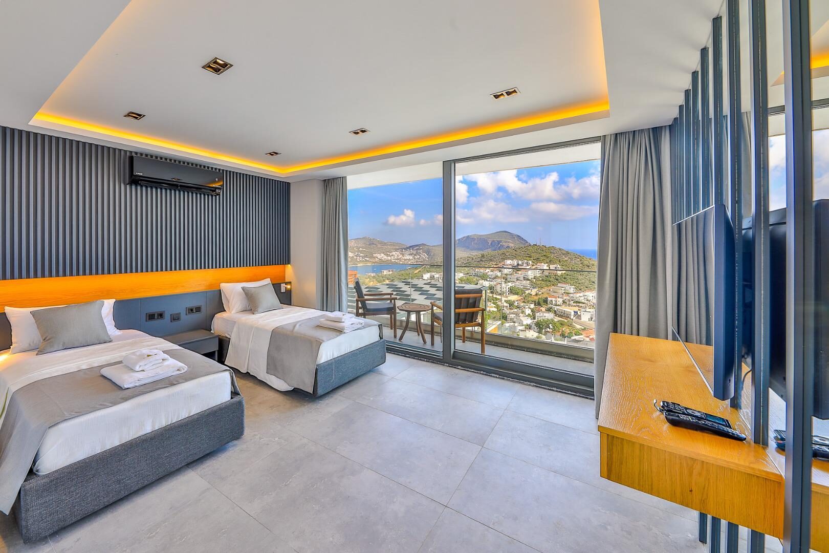 Villa Royal Life — 83