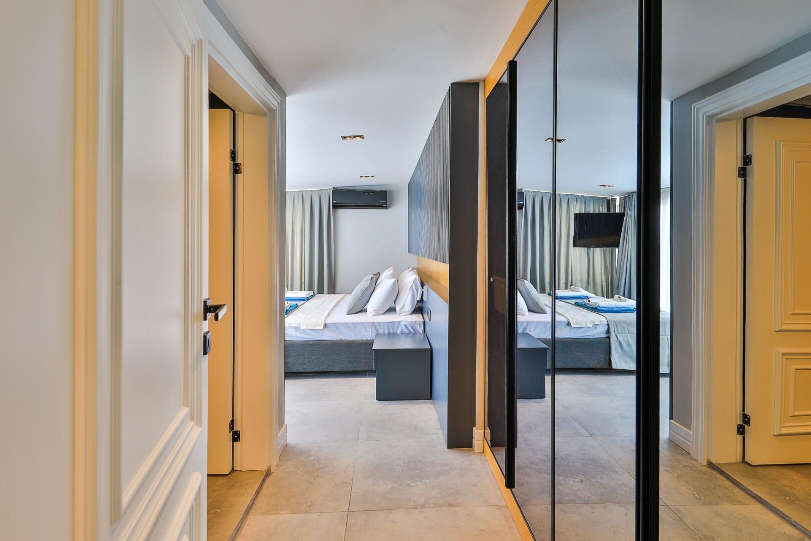 Villa Royal Life — 102
