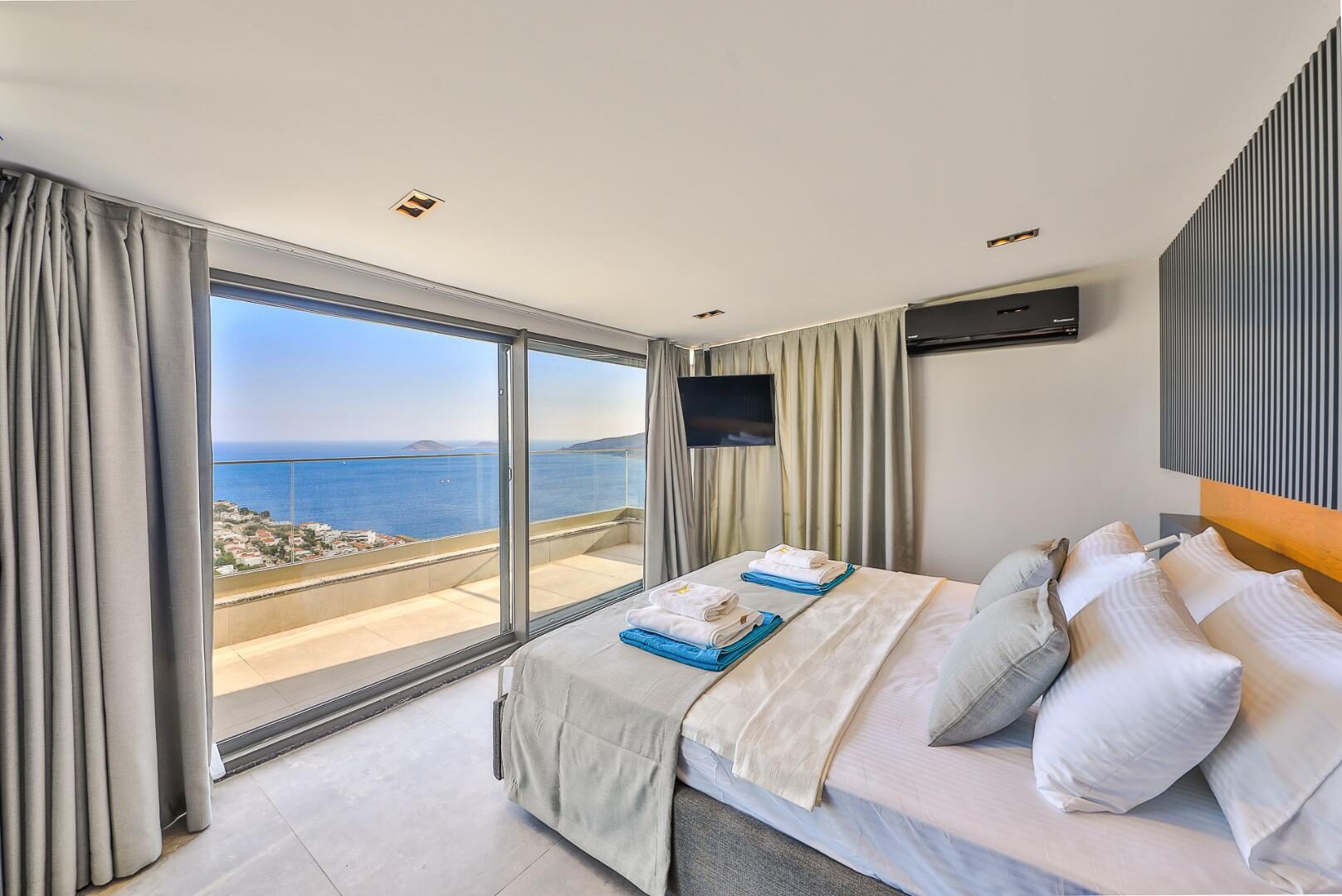 Villa Royal Life — 103