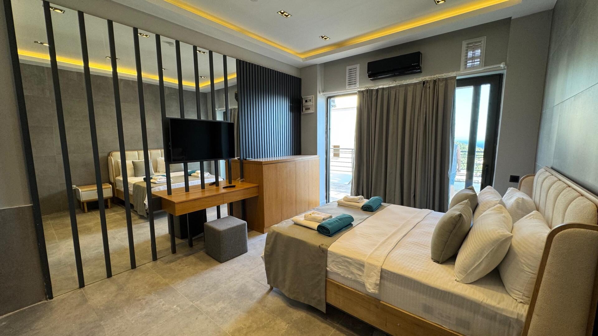 Villa Royal Life — 111