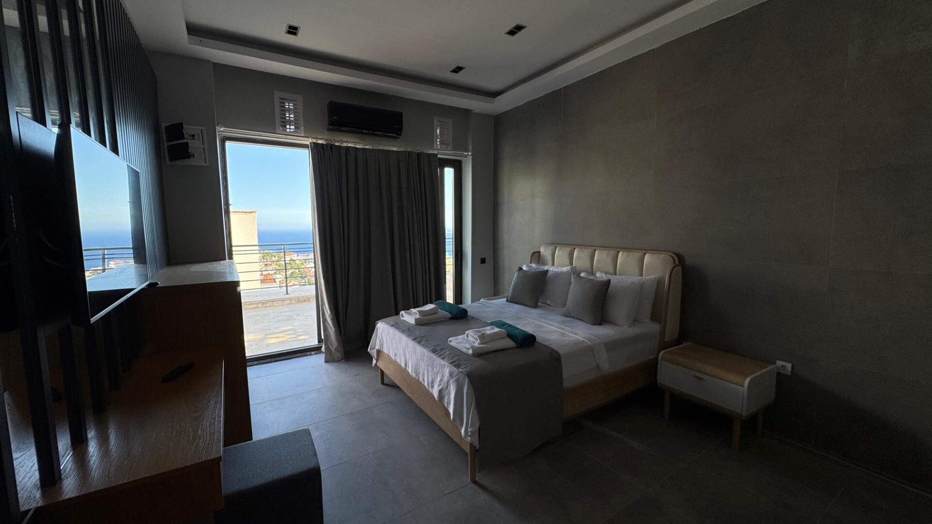 Villa Royal Life — 113