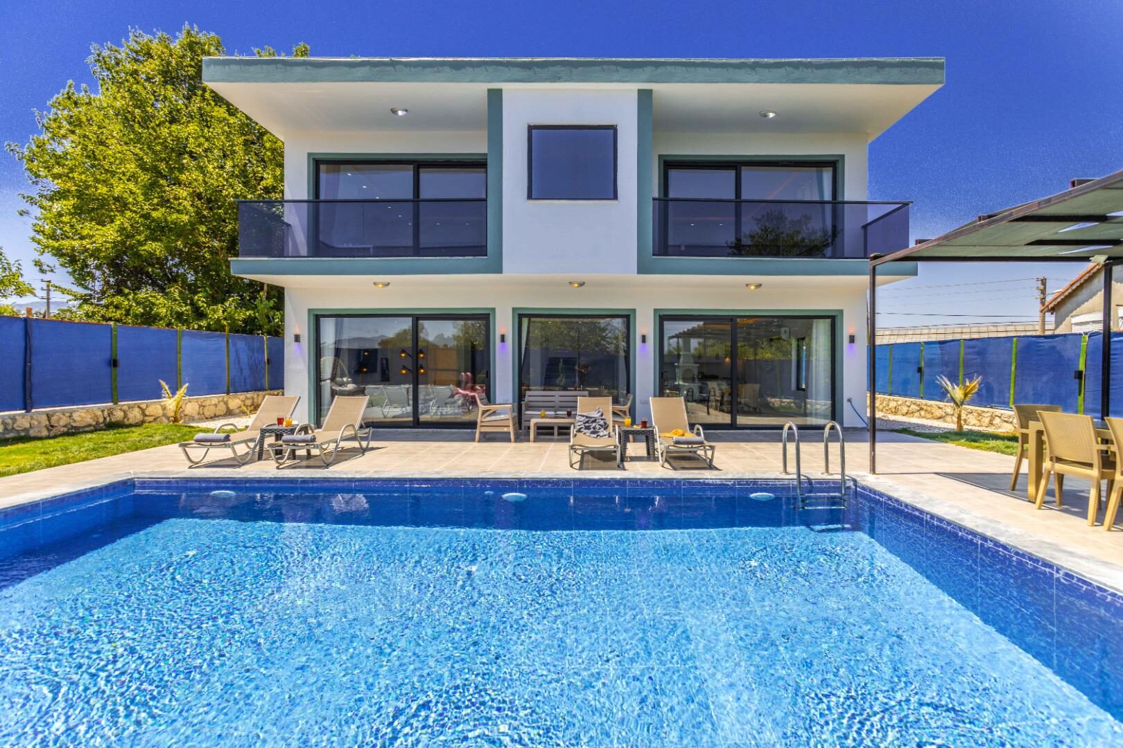 Villa Last Summer — 17