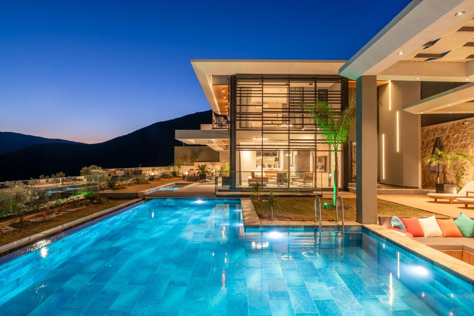 Villa Safran Flower — 2