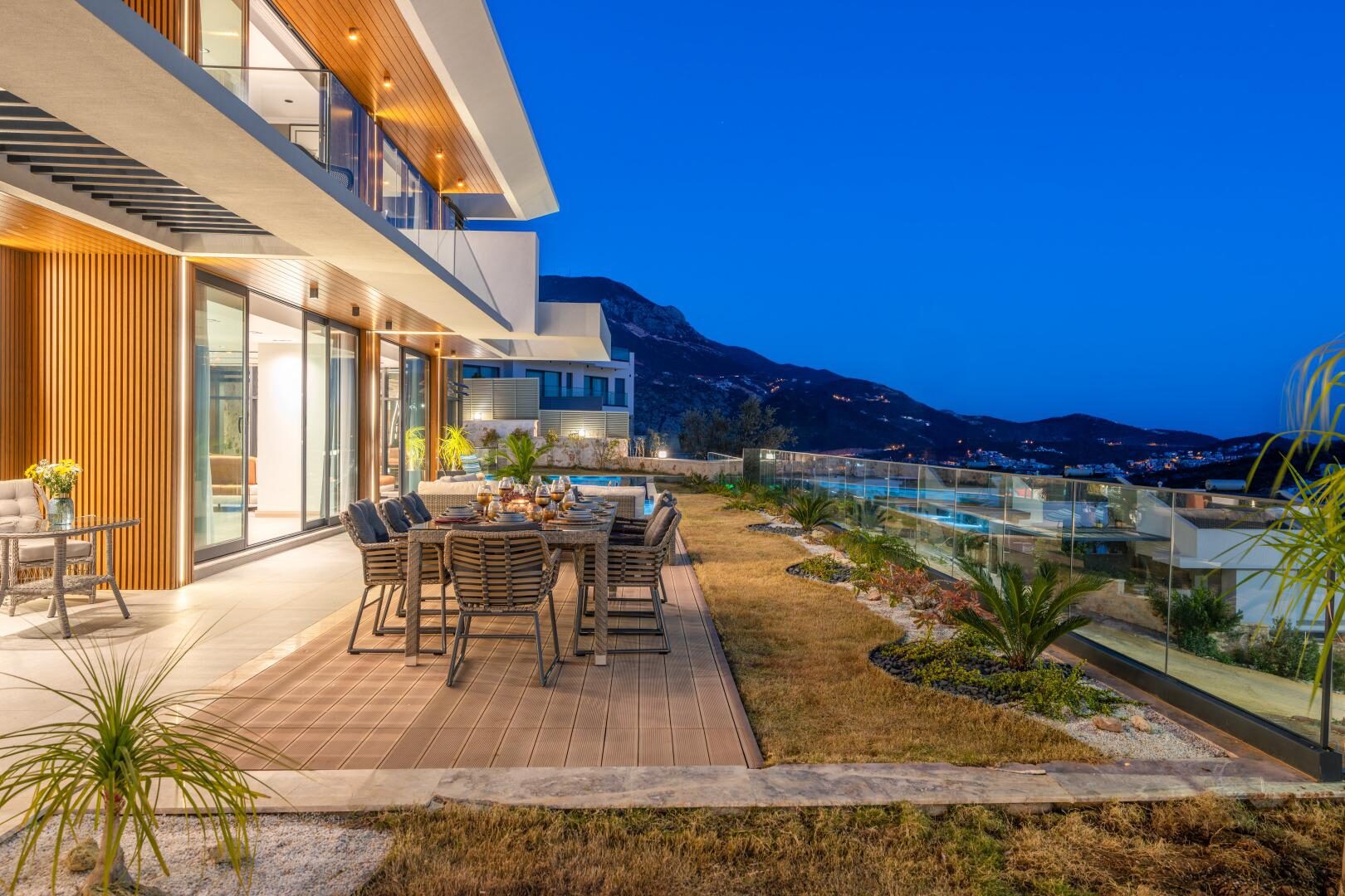 Villa Safran Flower — 6