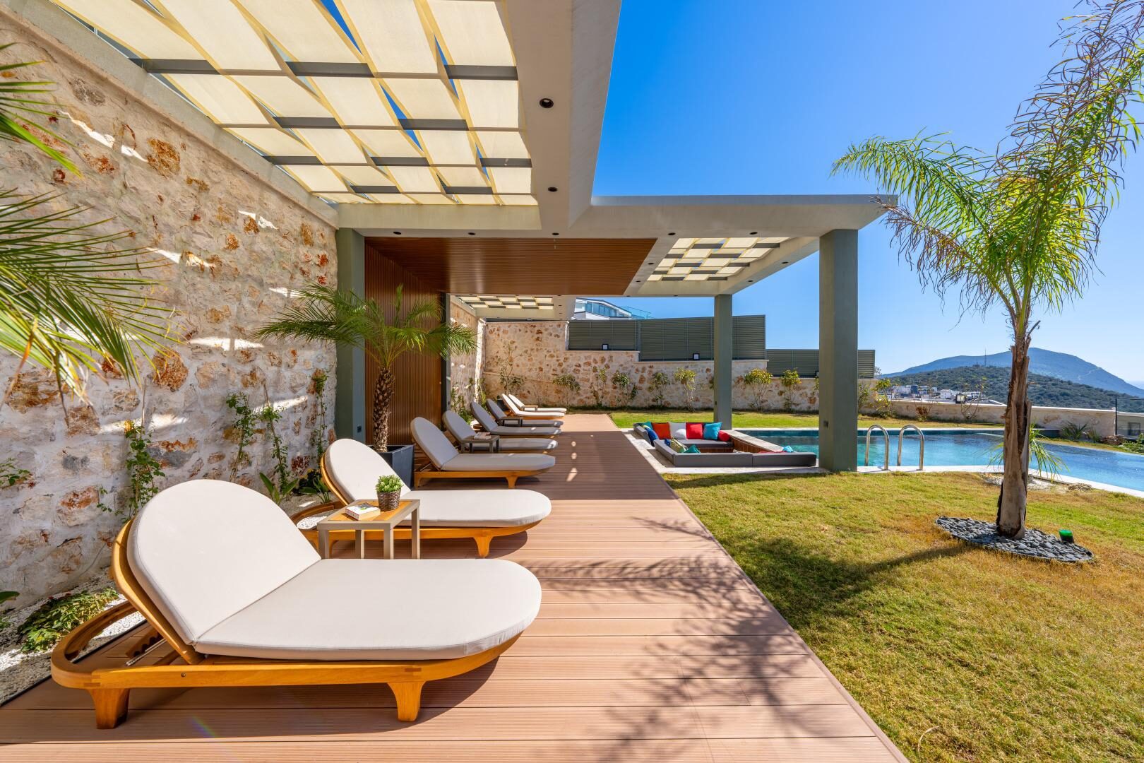 Villa Safran Flower — 8