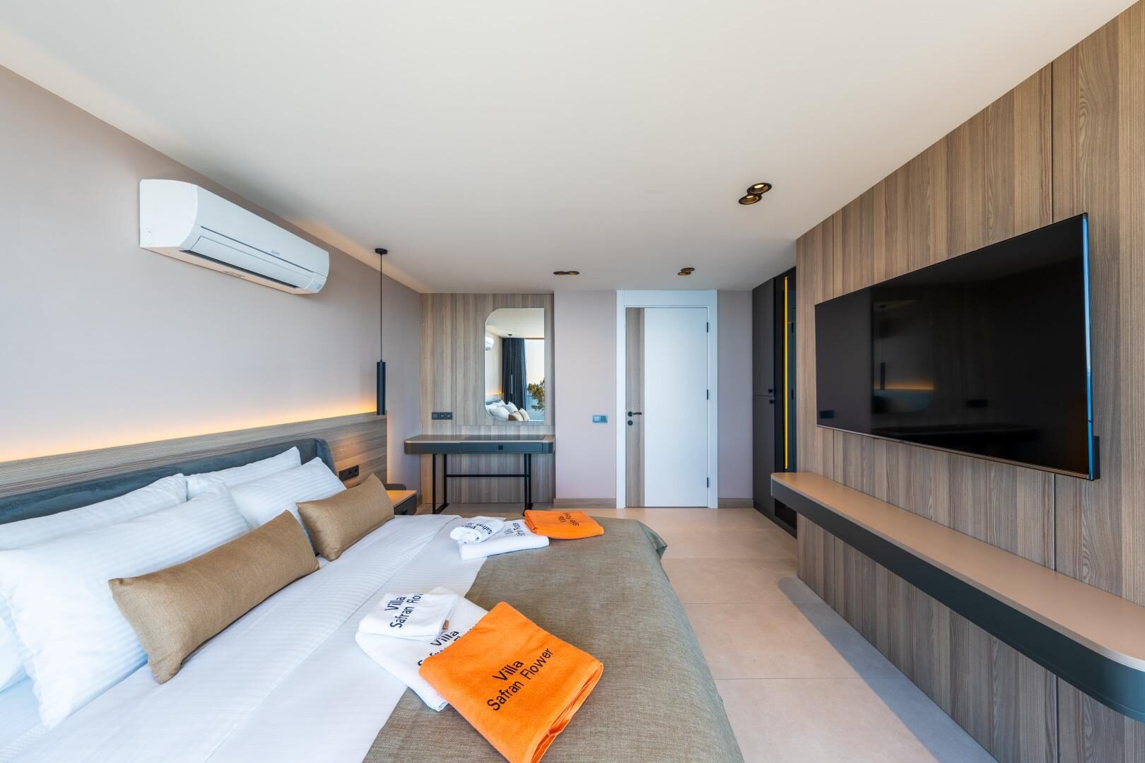 Villa Safran Flower — 32