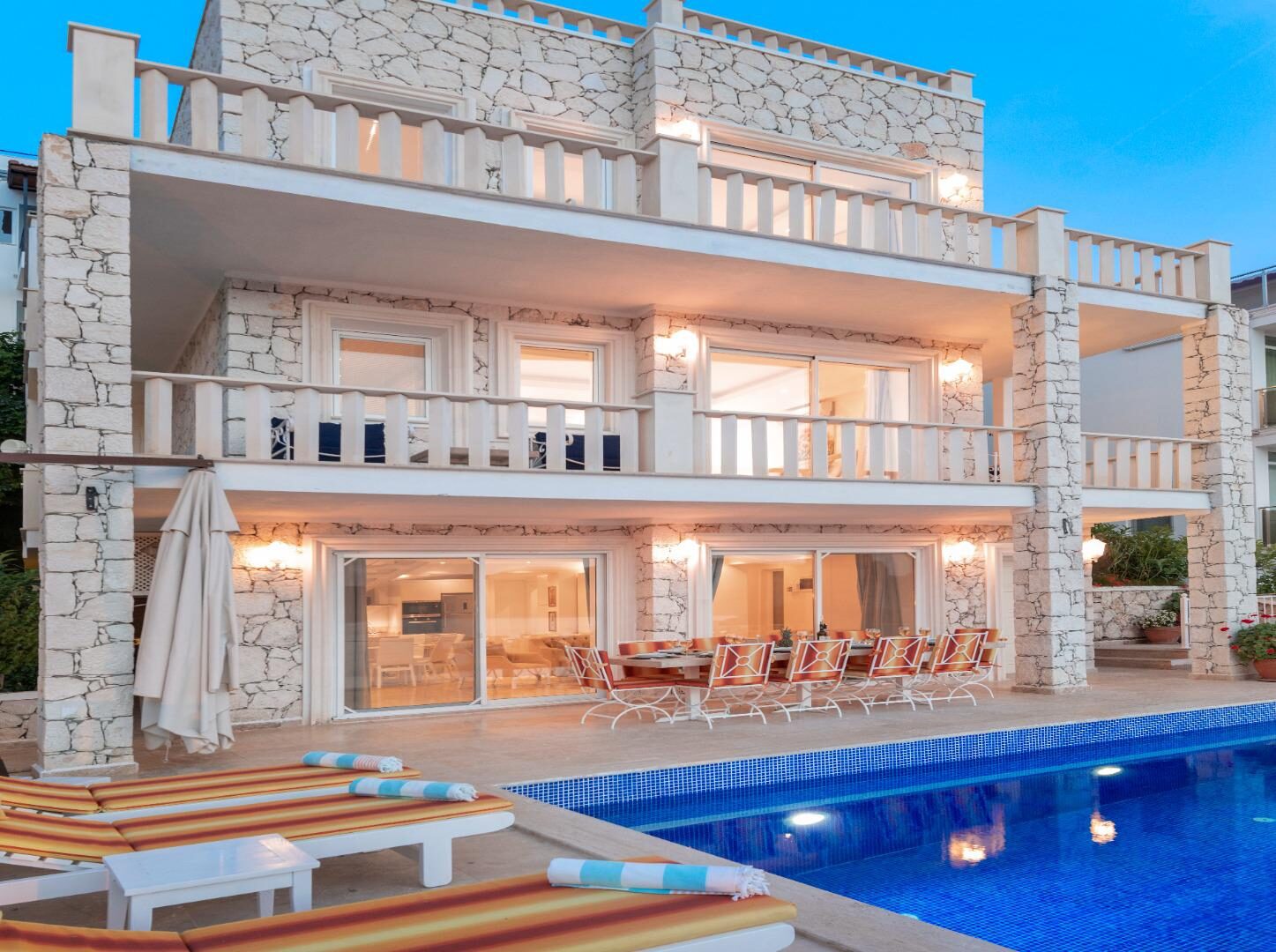 Villa Ketchy