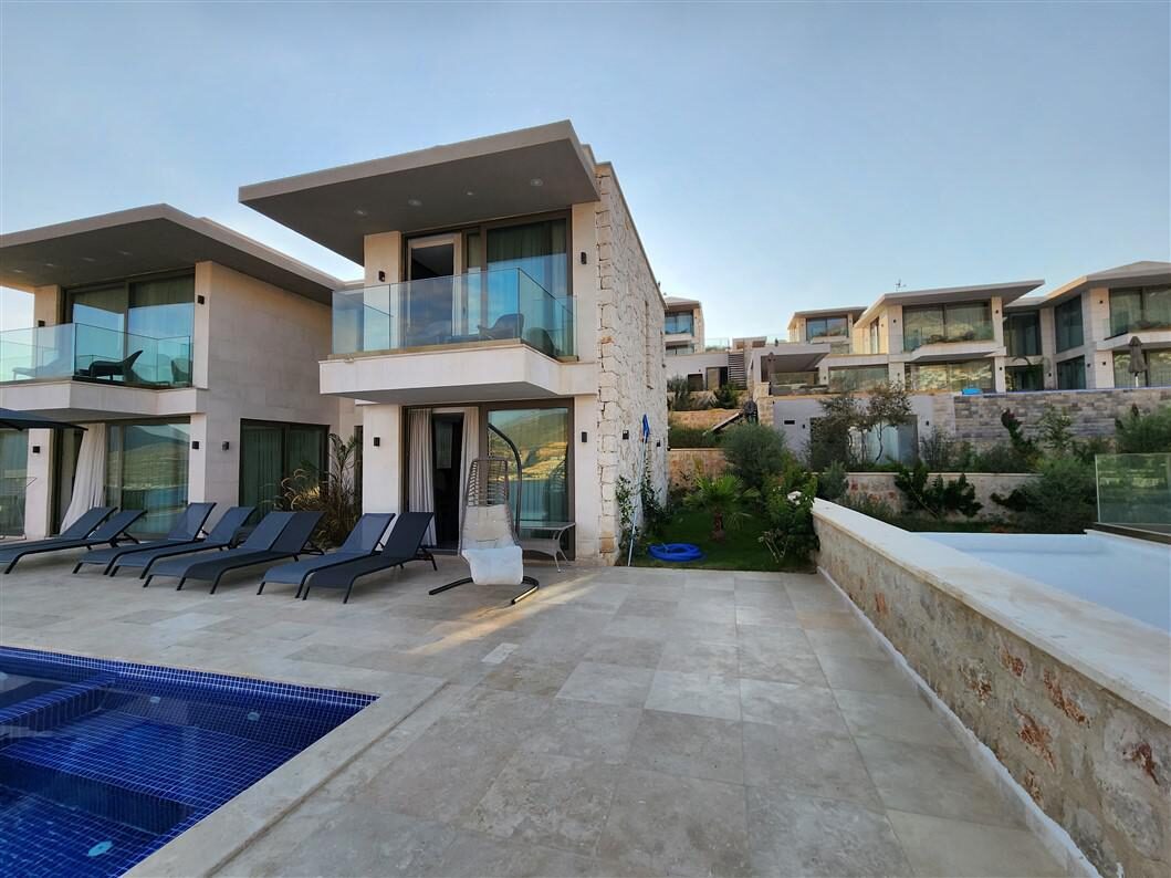 Villa Banu Exclusive — 80