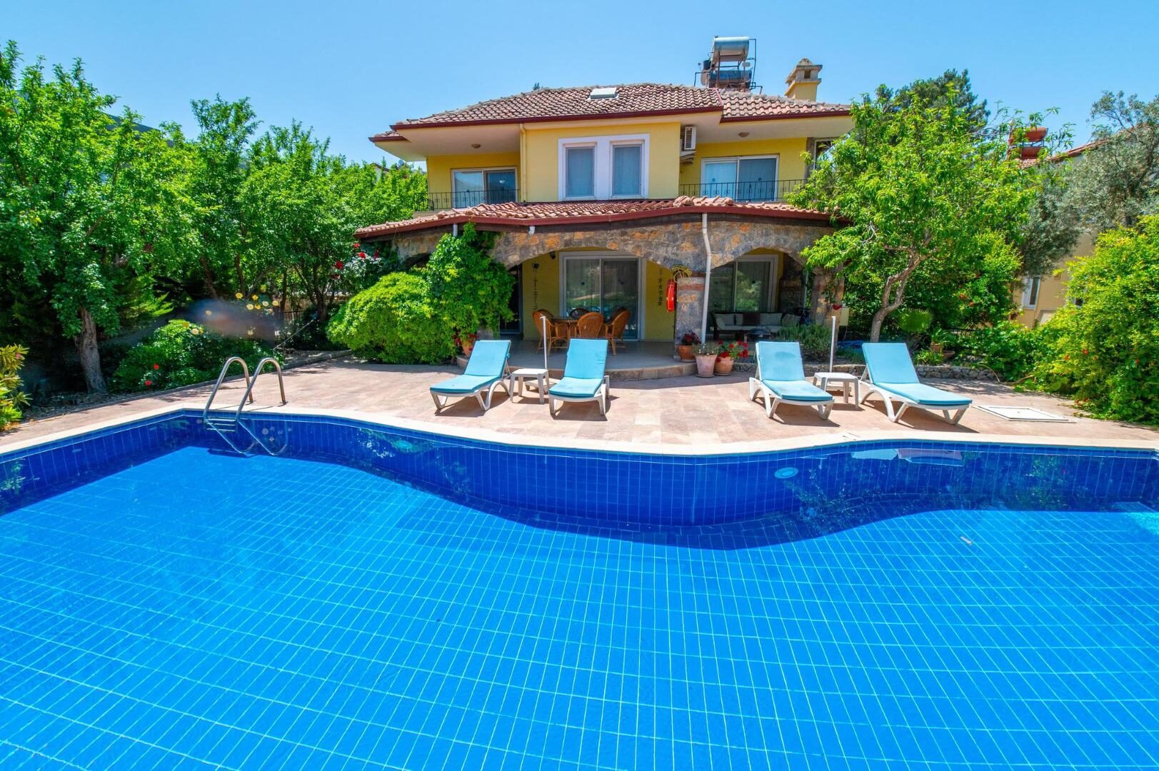 Villa Alora — 3