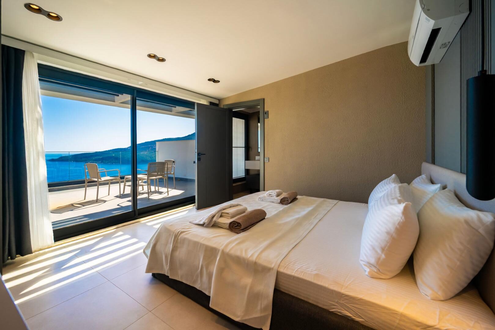 Villa Aura C — 43