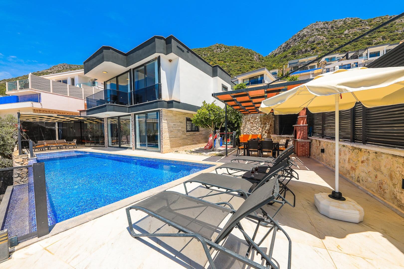 Villa Grand — 2