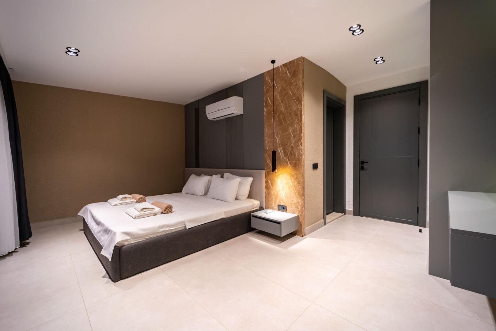 Villa Aura E — 77
