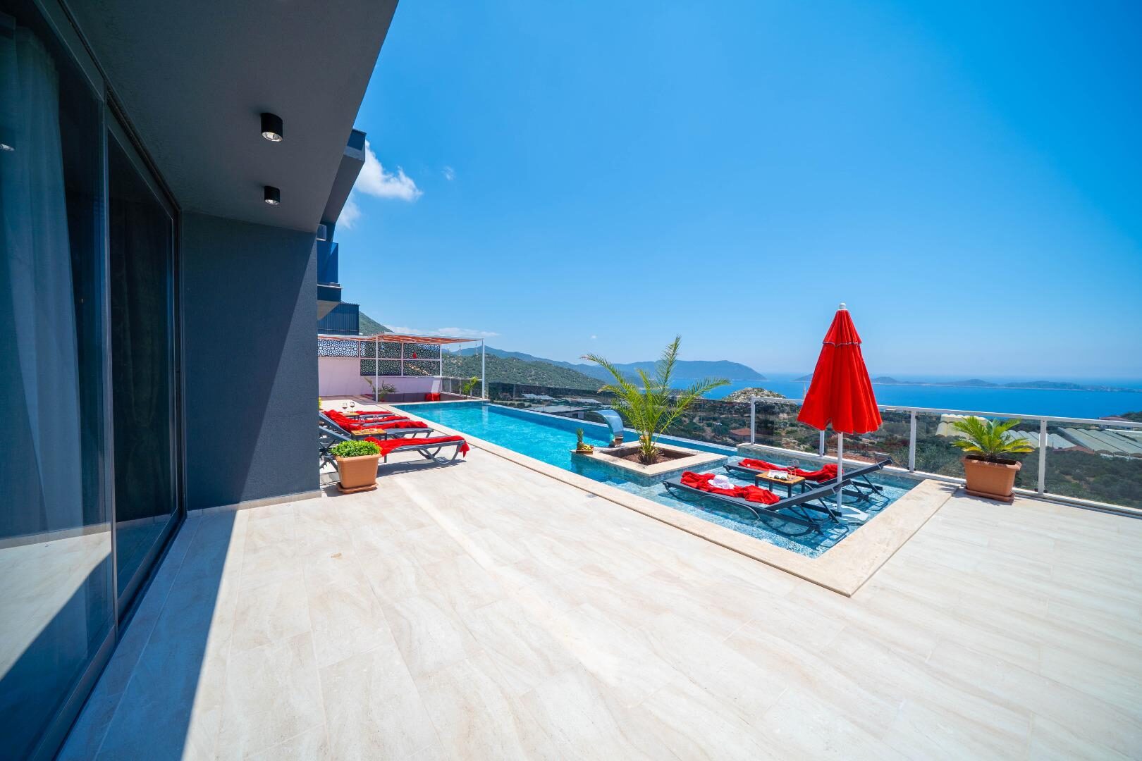 Villa Dark Palace