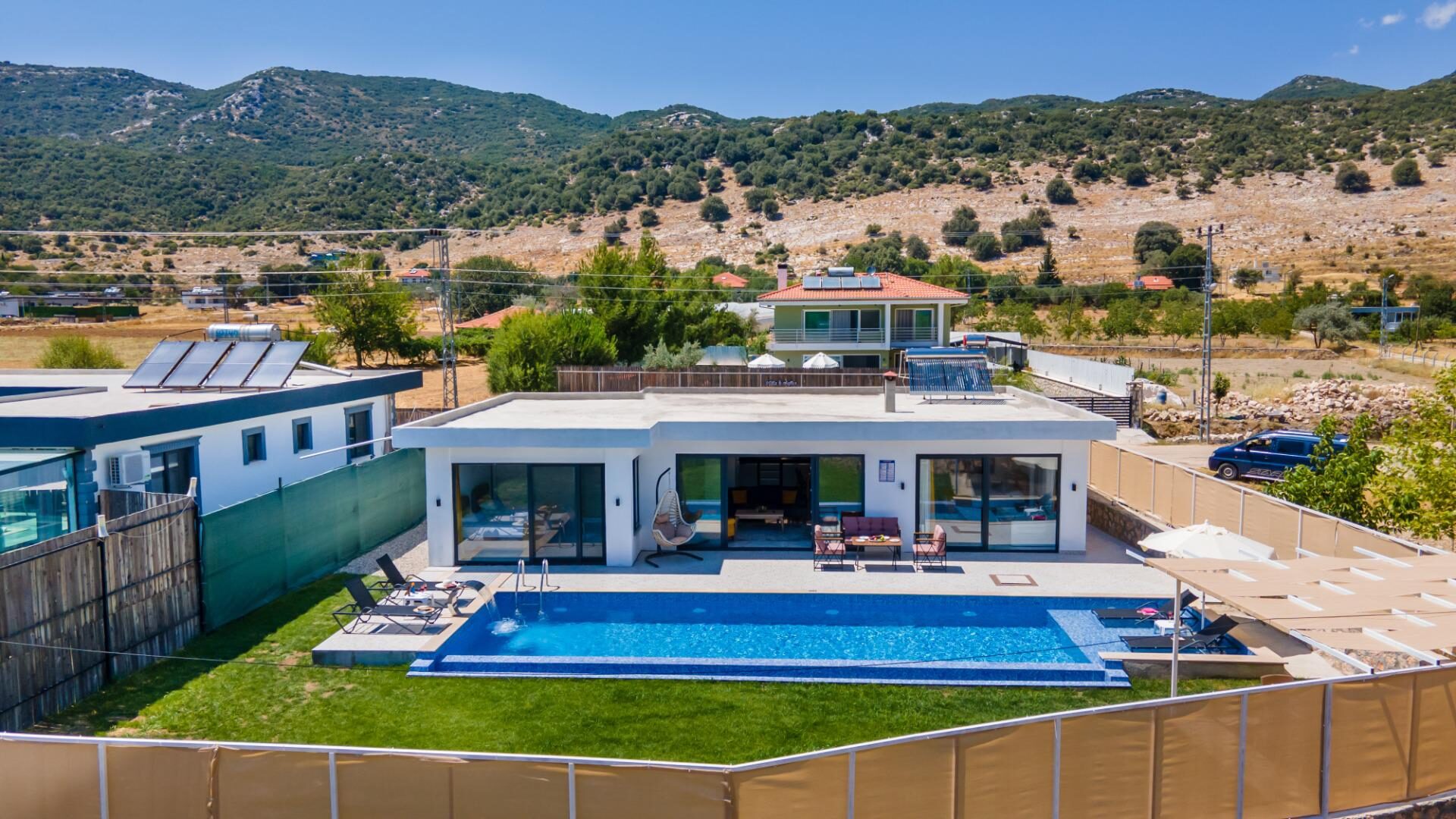 Villa Guru — 60