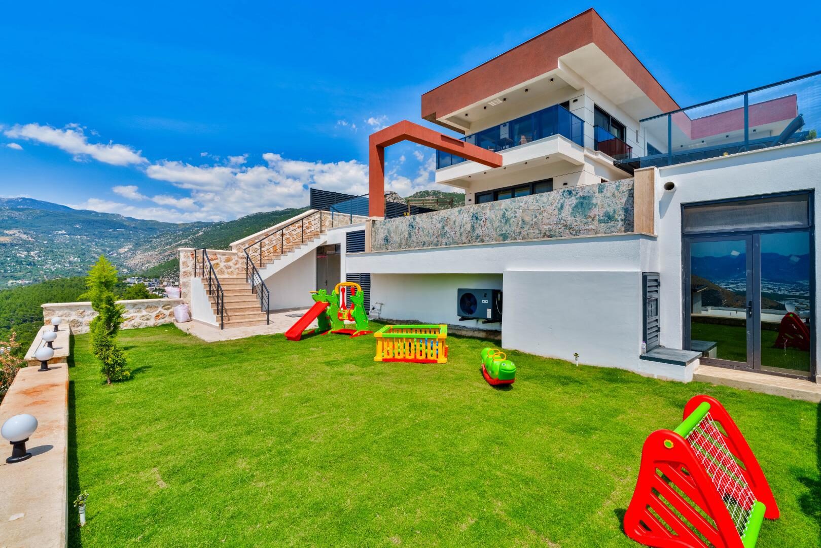Villa Newcastle — 3