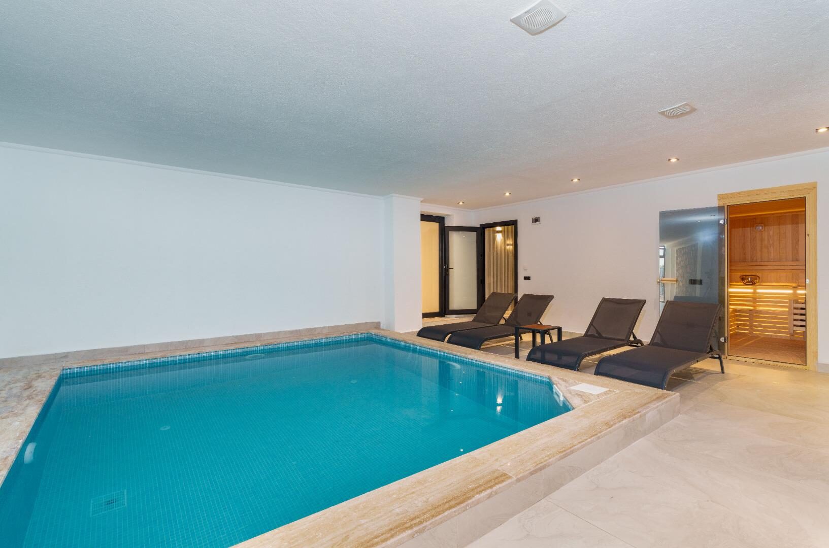 Villa Newcastle — 41