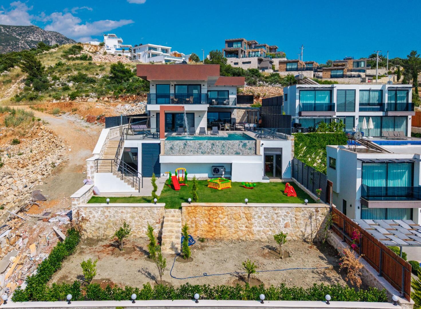 Villa Newcastle — 73
