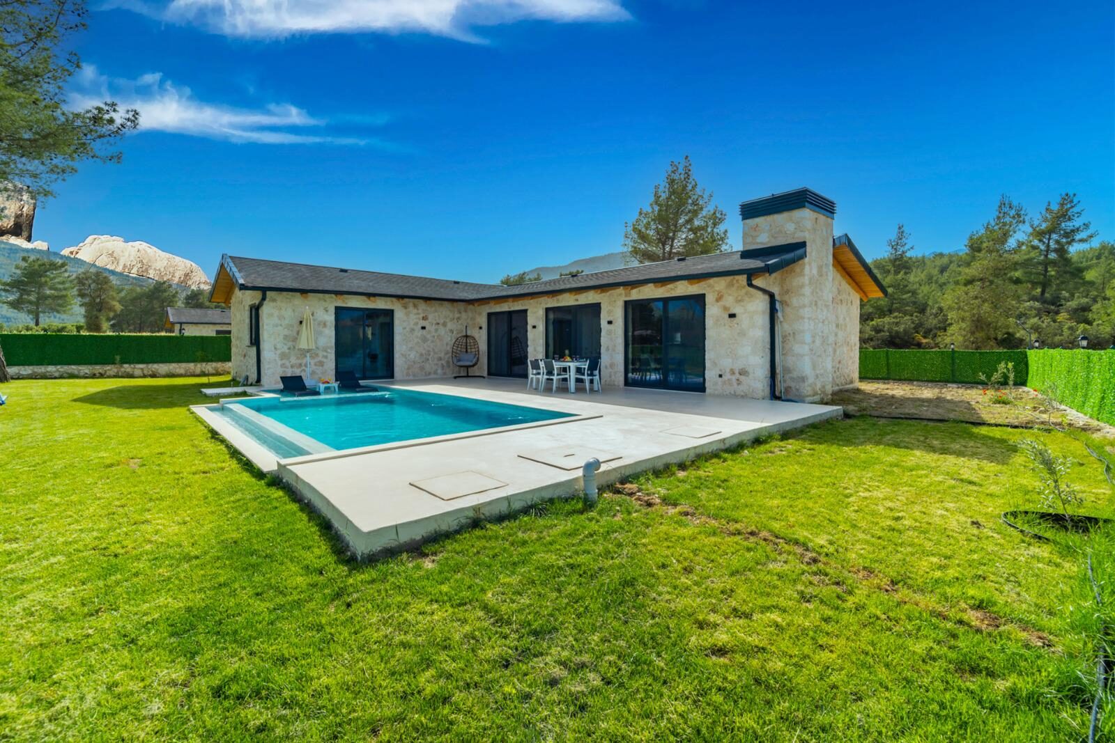Villa Casaba Uğrar