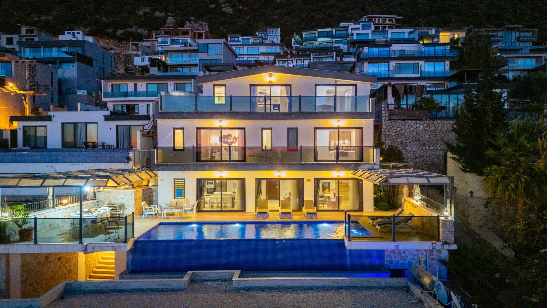 Villa April