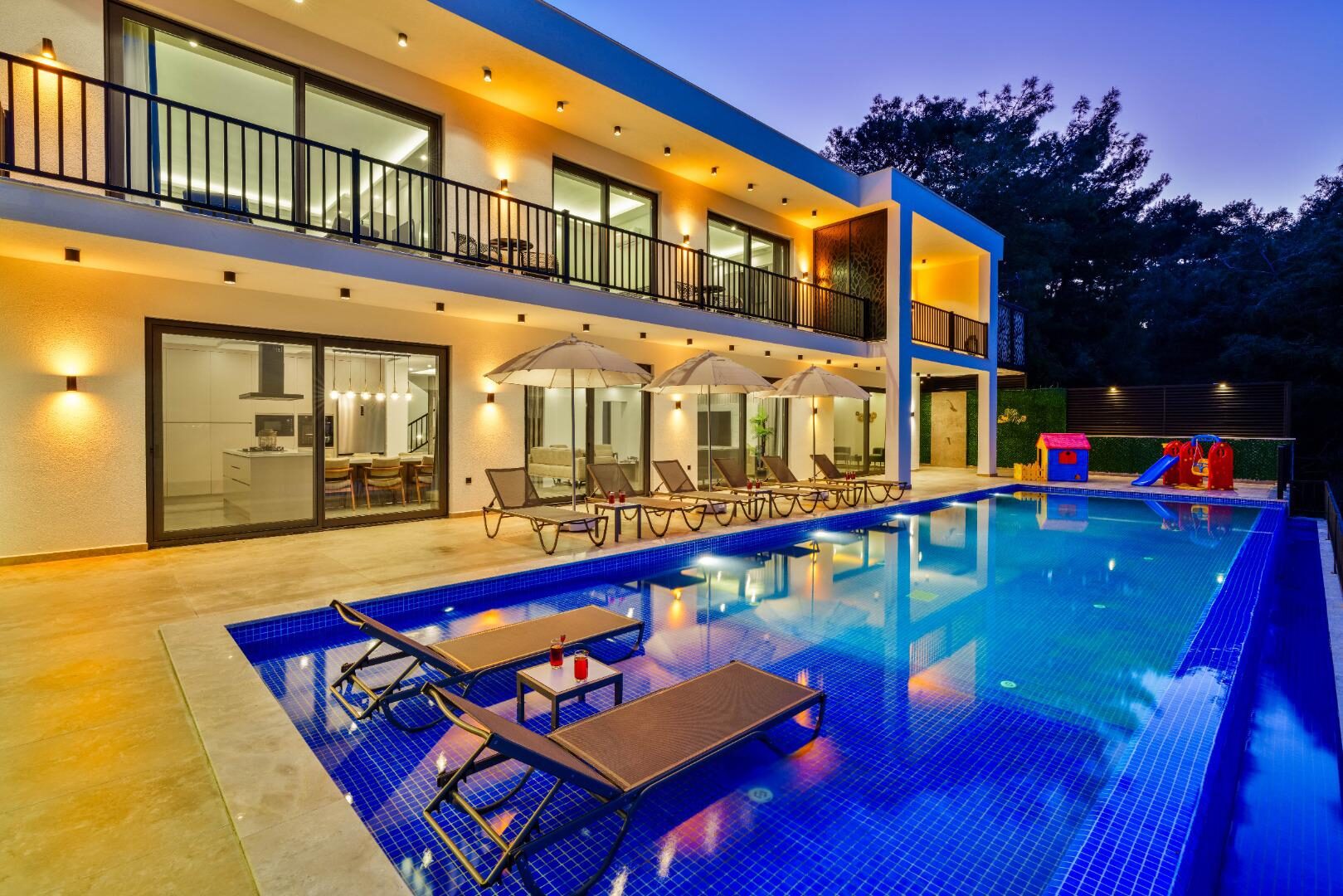 Villa Blue Night — 6