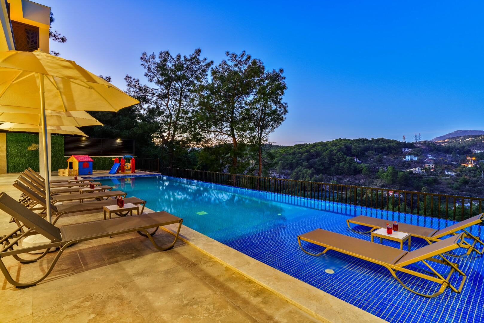 Villa Blue Night — 9
