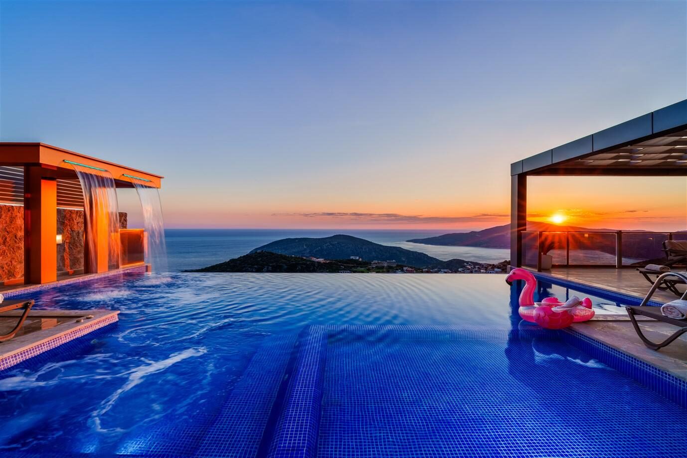 Villa Voyage — 8