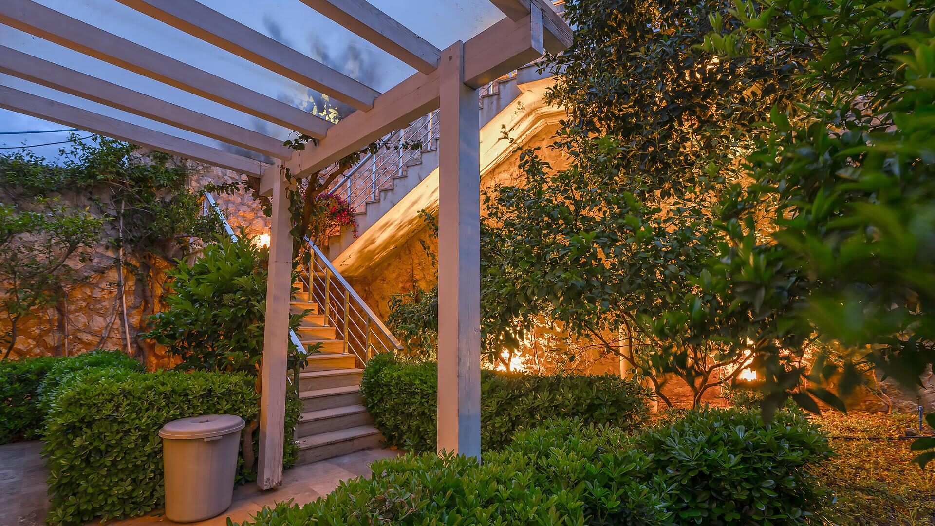 Villa Hillside 3 — 39