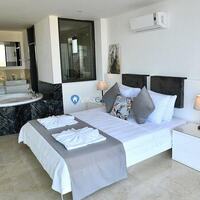 Villa Unlimited 2 — 5