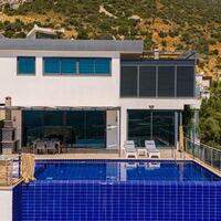 Villa Twins 1 — 80