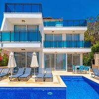 Villa Trios — 1