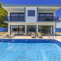 Villa Last Summer — 17