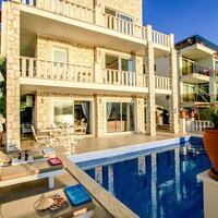 Villa Ketchy — 4