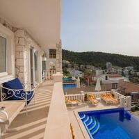 Villa Ketchy — 14