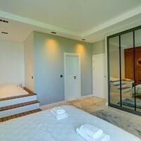 Villa Mercury 9 — 15