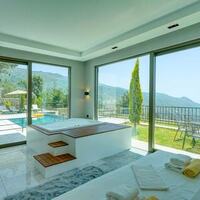 Villa Mercury 9 — 21