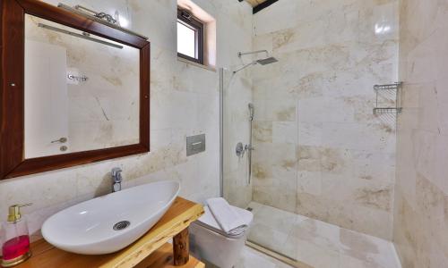 Villa Azra Naz — 30