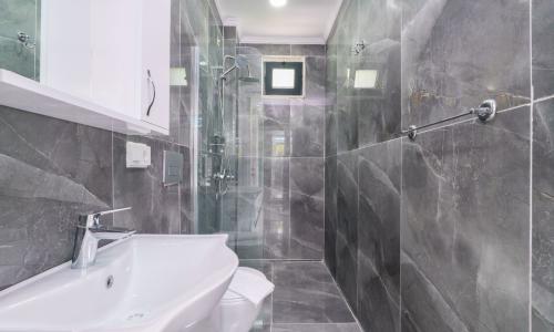 Villa Elena 1 — 76