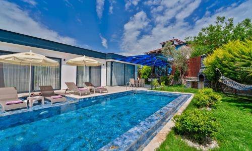 Villa Elena 1 — 2