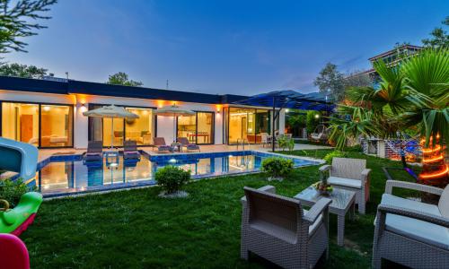 Villa Elena 1 — 10