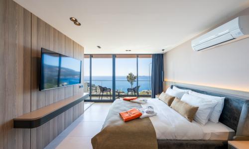 Villa Safran Flower — 30