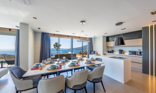 Villa Safran Flower — 50