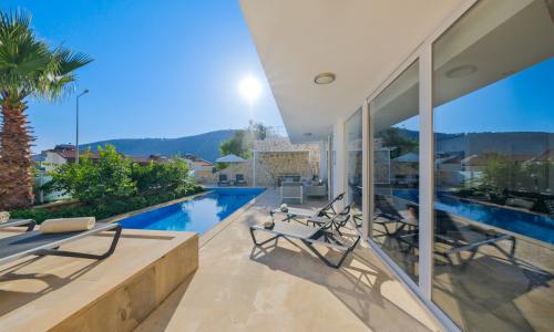 Villa Lumiere 1 — 16